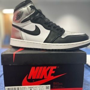 High top white / black / silver toe